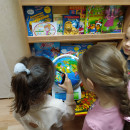 Изучаем мы планету с помощью планшета